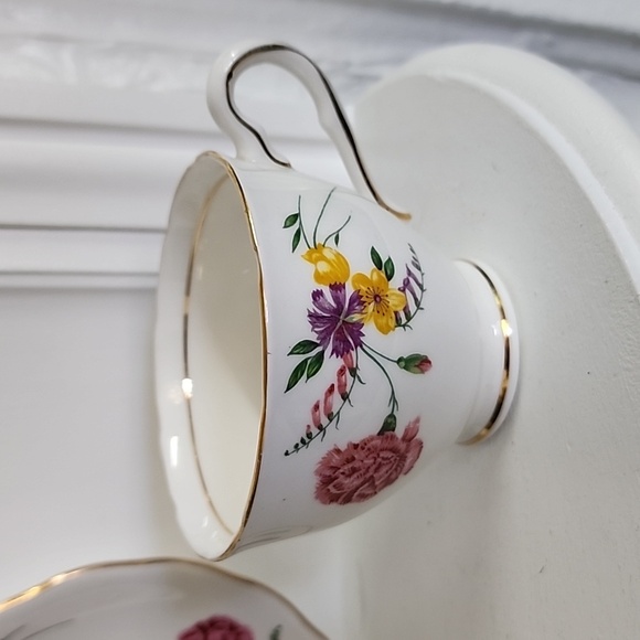COLCLOUGH Bone China Tea Cup Saucer Gold Trim Pink Carnations Yellow Flowers - Picture 3 of 5